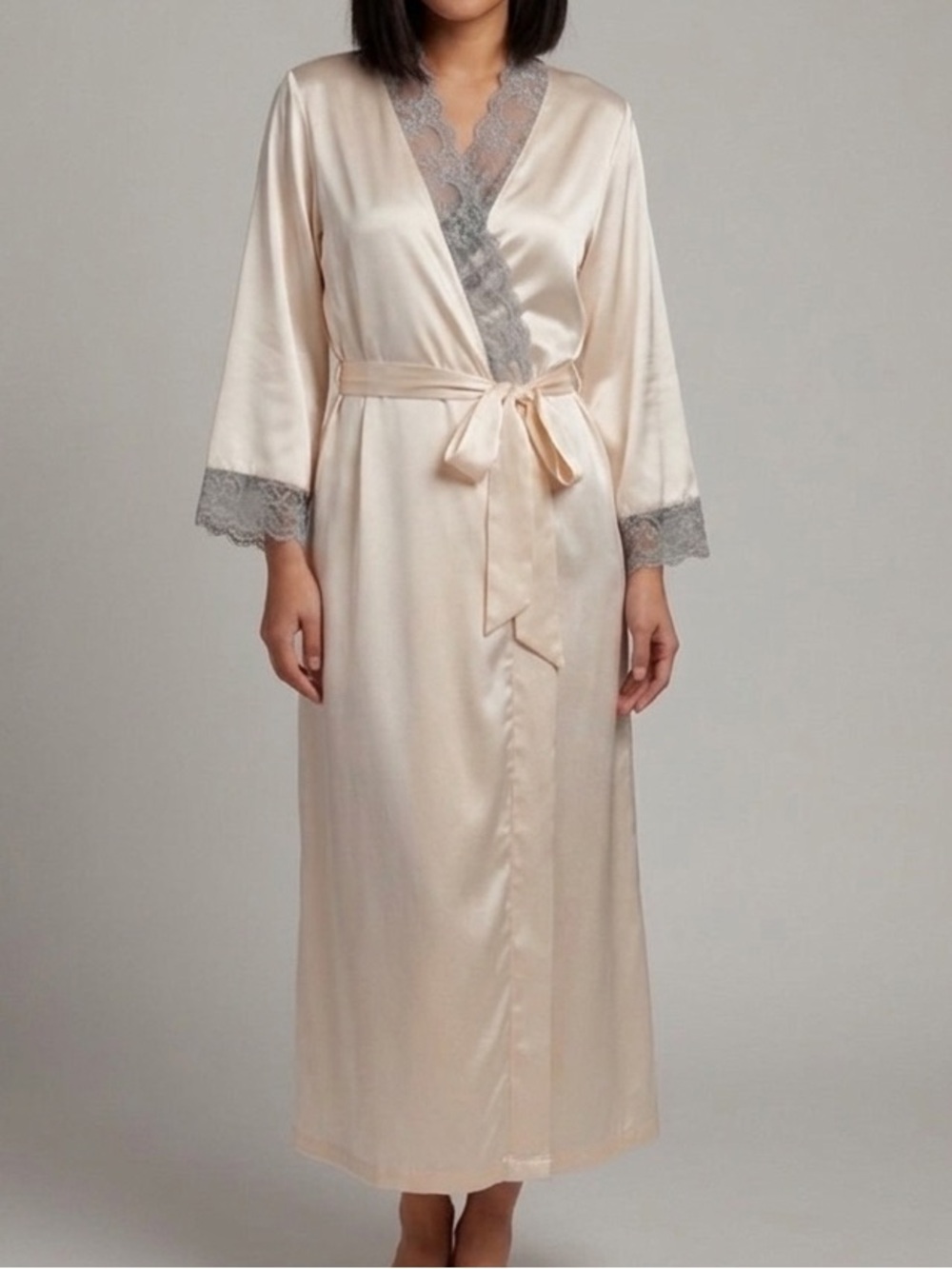 New LA PERLA Malizia  SILK Elegant Cream and Gray Lace Trim Robe